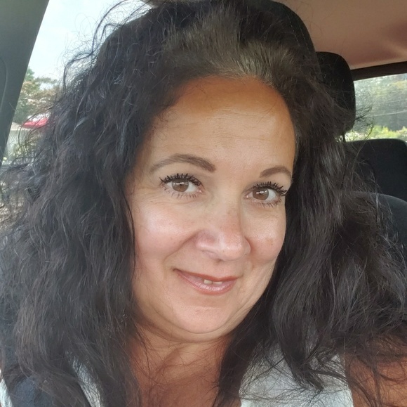 Meet your Posher, Lisa - Picture 1 of 1